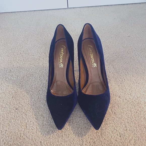 L'intervalle High Heel Pump, Navy Velvet, size 8 - Picture 1 of 4